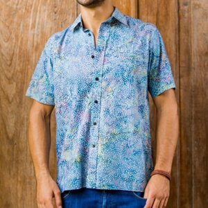 Мужская рубашка на пуговицах с короткими рукавами из Индонезии "Pebble Road"